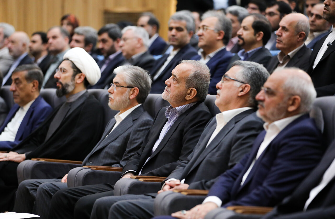 رئیس‌جمهور پای «درد دل» دانشجویان نشست