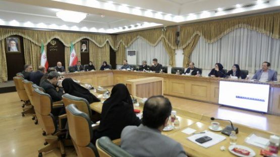 دولت برنامه_هایی برای کنترل مصرف انرژی و تولید انرژی_های پاک دارد