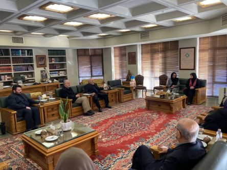 هیچ جامعه_ای از قامت اندیشه_اش بالاتر نخواهد رفت