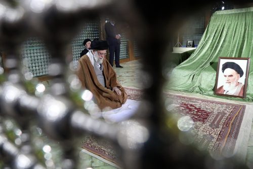 حضور رهبر انقلاب اسلامی در حرم مطهر حضرت امام خمینی و گلزار شهدای بهشت زهرا س