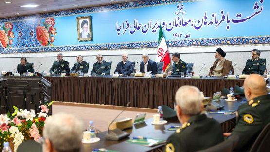 نیروهای انتظامی با درستکار یا خلافکار براساس عدالت برخورد کنند