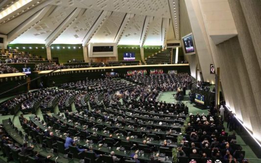 استیضاح وزیر اقتصاد به صلاح کشور نیست