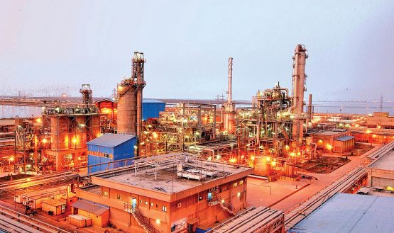 موانع و مشکلات پتروشیمی آبادان پیگیری می_شود