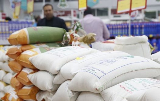 واردکنندگان مواد خوراکی را به نرخ روز ارز و به شکل محدود به بازار عرضه می_کنند